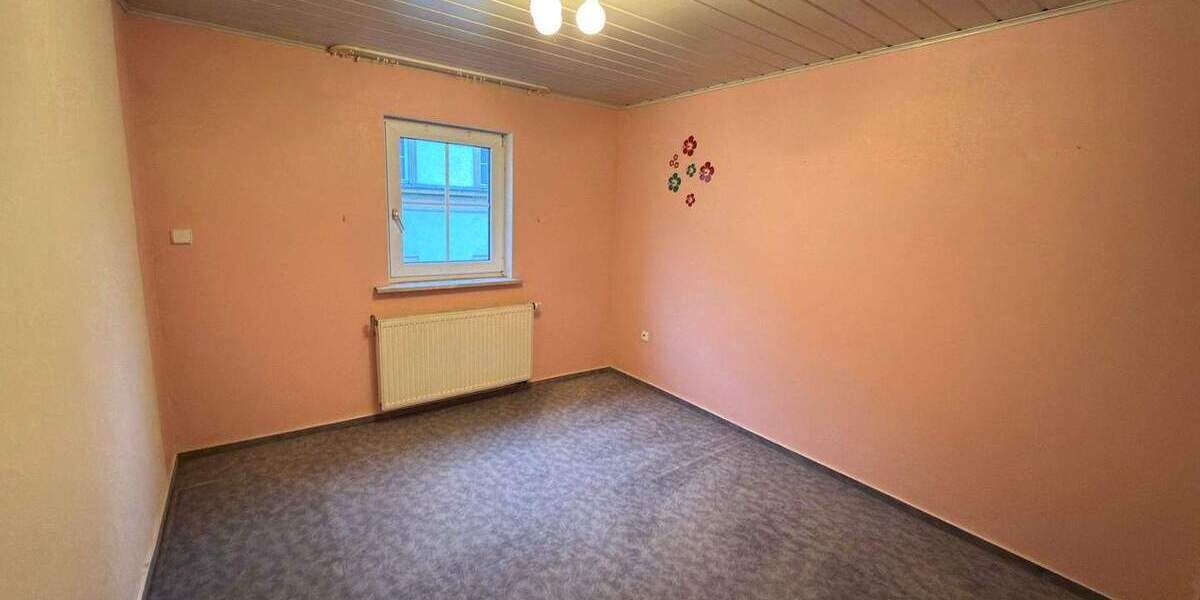 Mehrfamilienhaus, Wohnhaus Höchstadt a.d.Aisch Höchstadt - 8 Zimmer, 220 m&sup2;, 330.000&euro; | Angebot:25741332