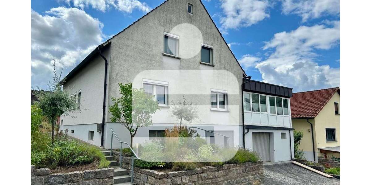 Einfamilienhaus Schlüsselfeld - 9 Zimmer, 210 m&sup2;, 239.000&euro; | Angebot:25820297