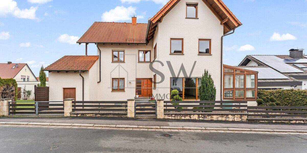 Einfamilienhaus Burgebrach - 9 Zimmer, 227 m&sup2;, 550.000&euro; | Angebot:25685831