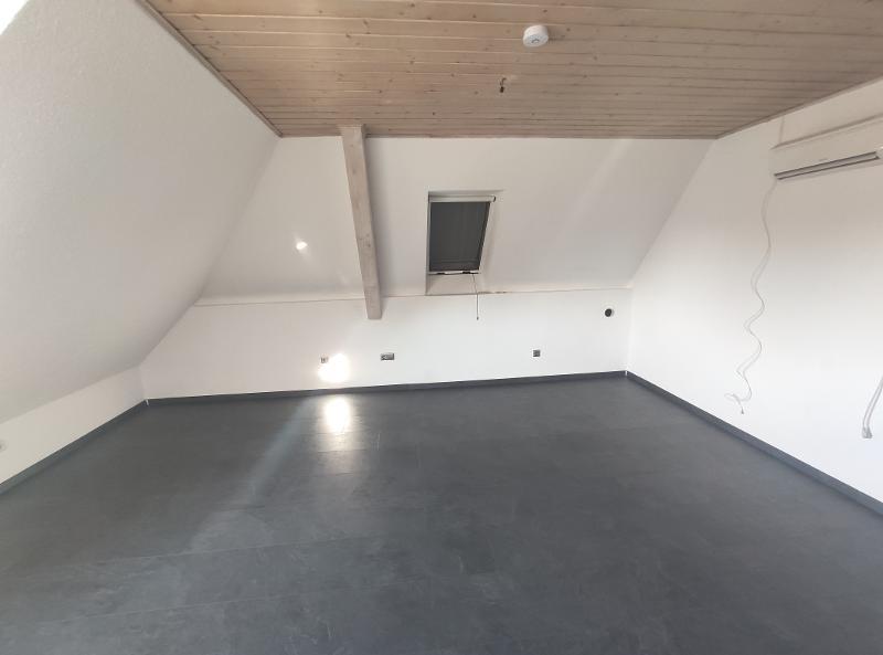 Große Maisonette mit Klimaanlagen (aktuell in 2 Wohnungen unterteilt) mit 2 Balkonen, 2 Einbauküchen und 2 Stellplätzen - Etagenwohnung Hausen | Angebot:20238797