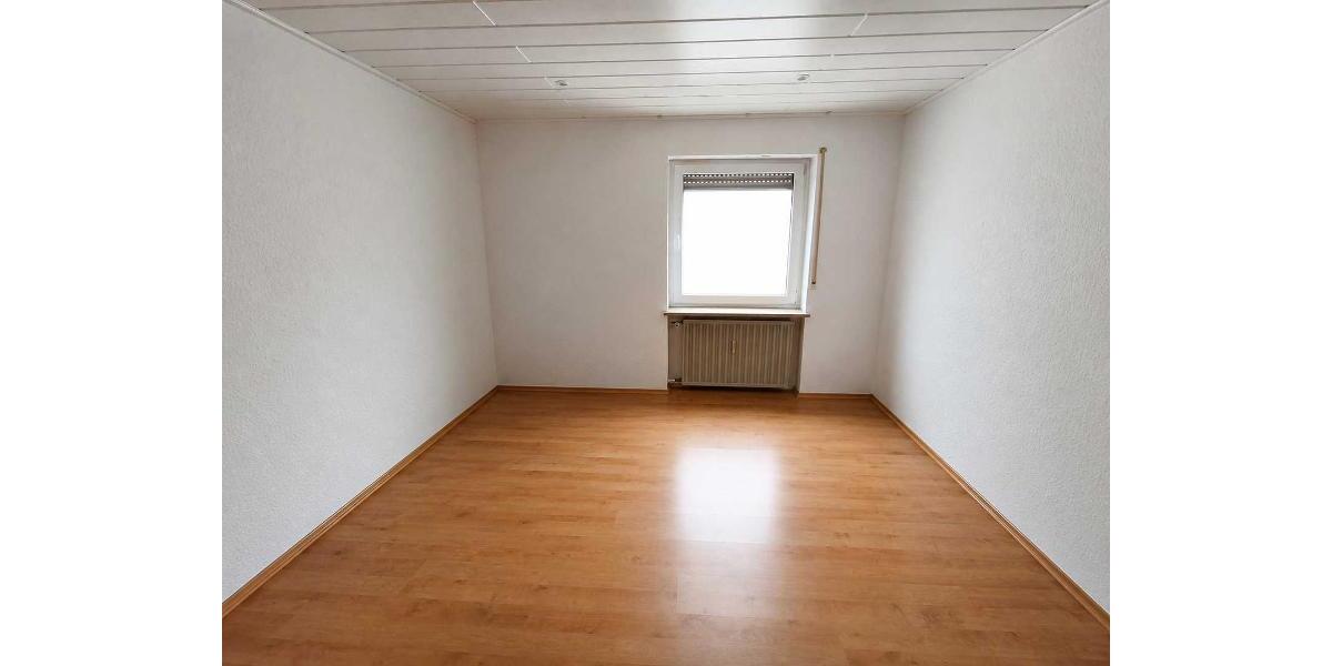 3 Zi. Wohnung im EG mit Terrasse, Gartenmktbenutzung und Garage - Etagenwohnung Hessdorf | Angebot:27314099
