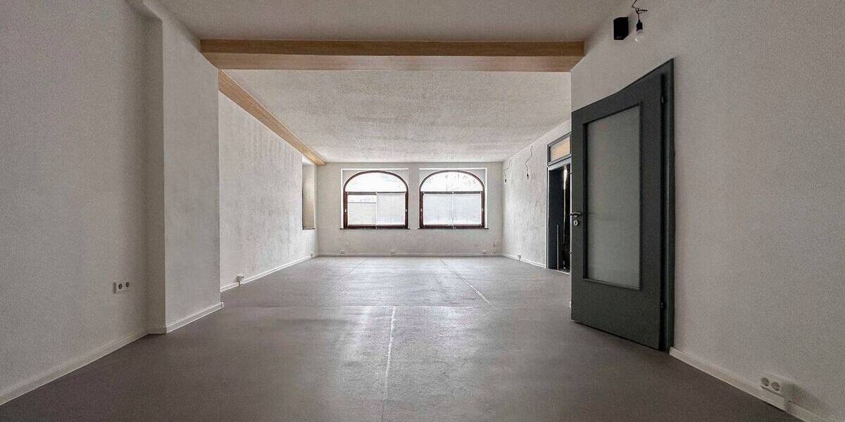 Gewerbeobjekt Hollfeld - 7 Zimmer, 349.000&euro; | Angebot:26617414