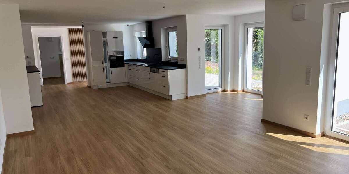 Etagenwohnung Adelsdorf - 5 Zimmer, 123 m&sup2;, 1.600&euro; | Angebot:26487608