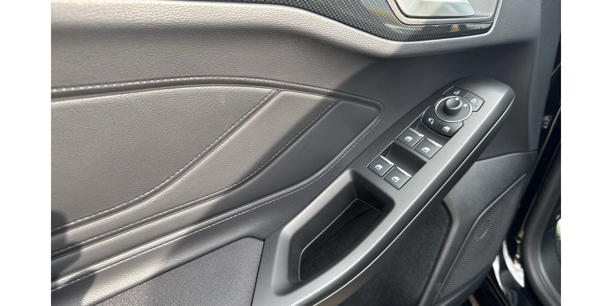 Ford Focus Turnier ST-Line X *AHK//Head-up/Navi/SHZG/PD 7.956 km 23.780 &euro; Bamberg 96052