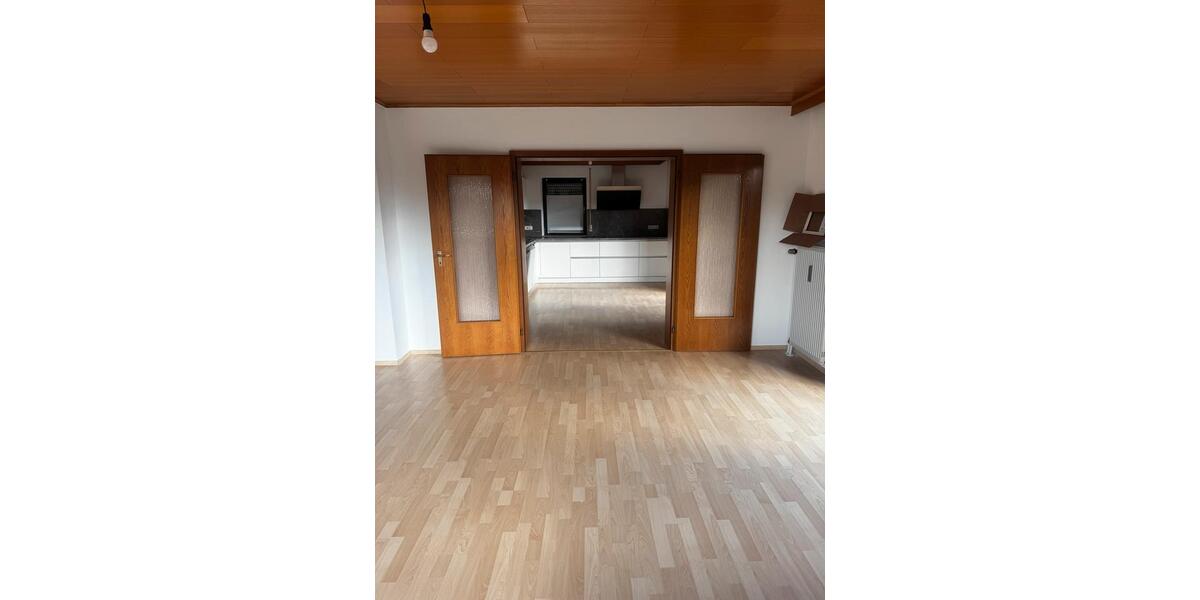 Erdgeschoßwohnung Eggolsheim - 5 Zimmer, 120 m&sup2;, 1.200&euro; | Angebot:25994496