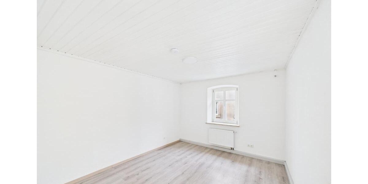 Reihenhaus Baunach - 9 Zimmer, 280 m&sup2;, 2.100&euro; | Angebot:24609355