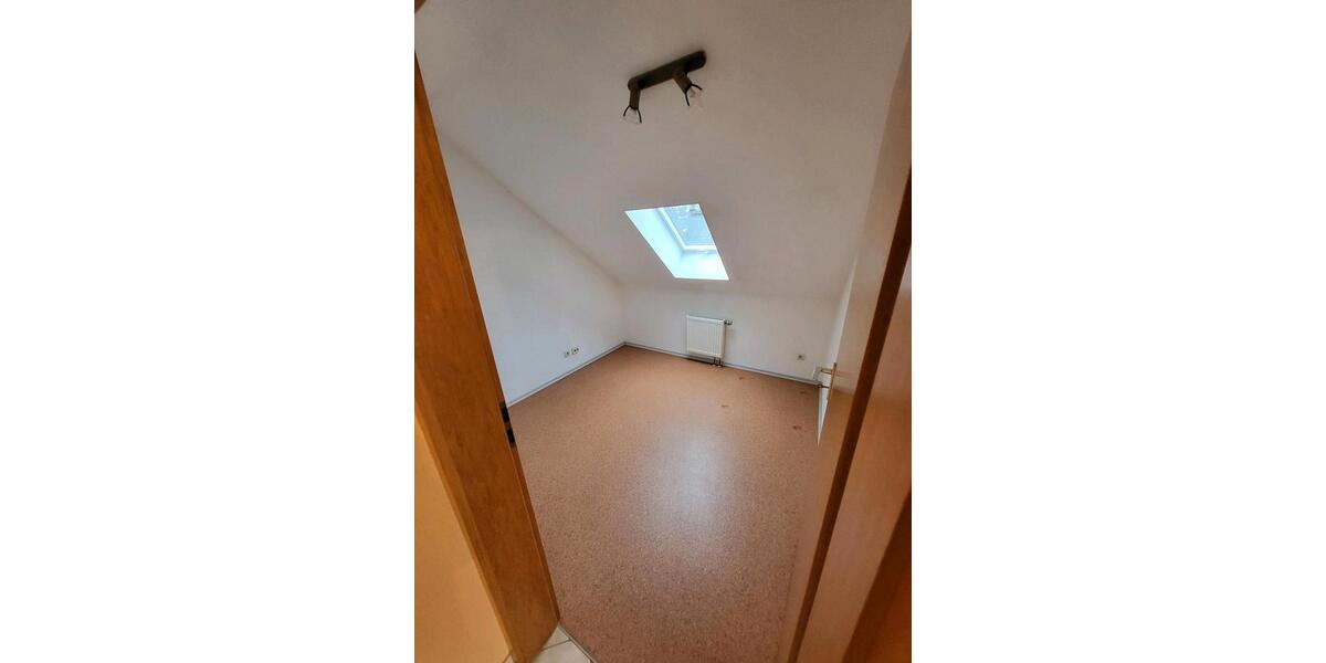 Dachgeschoßwohnung Eltmann - 3 Zimmer, 69 m&sup2;, 185.000&euro; | Angebot:25403544