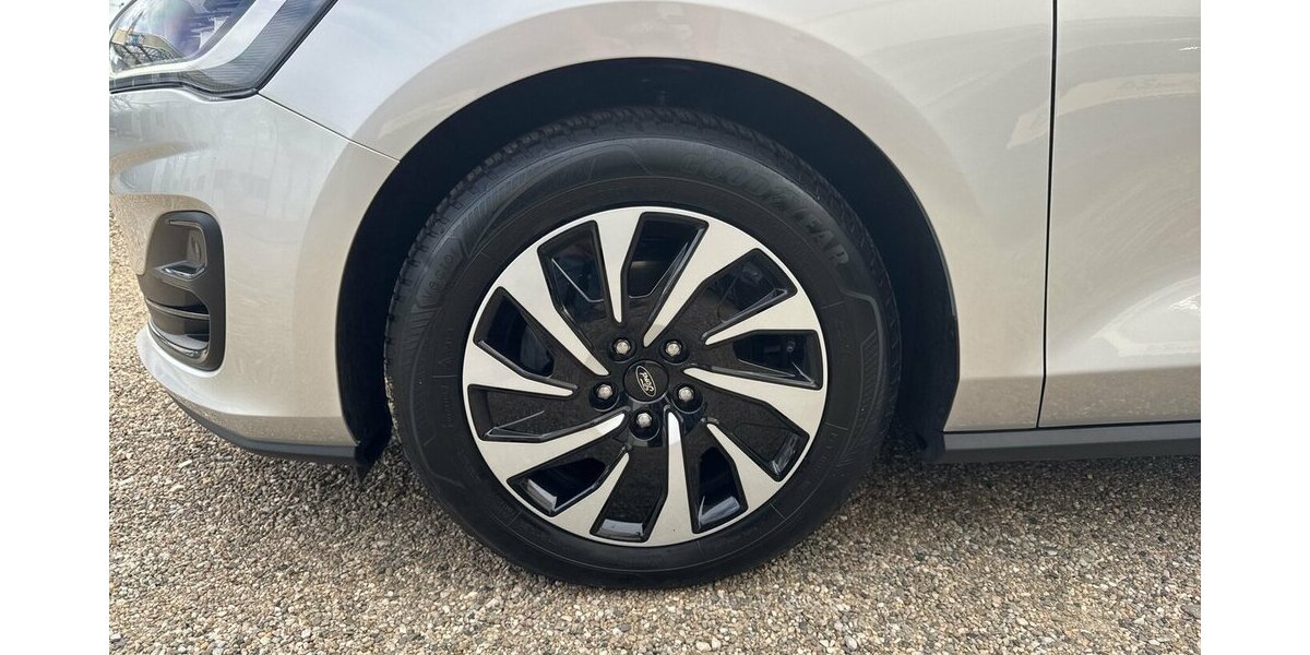 Ford Focus Titanium *Navi/SHZG/LED/TPMT/PDC/1.HD* 31.452 km 16.990 &euro; Bamberg 96052