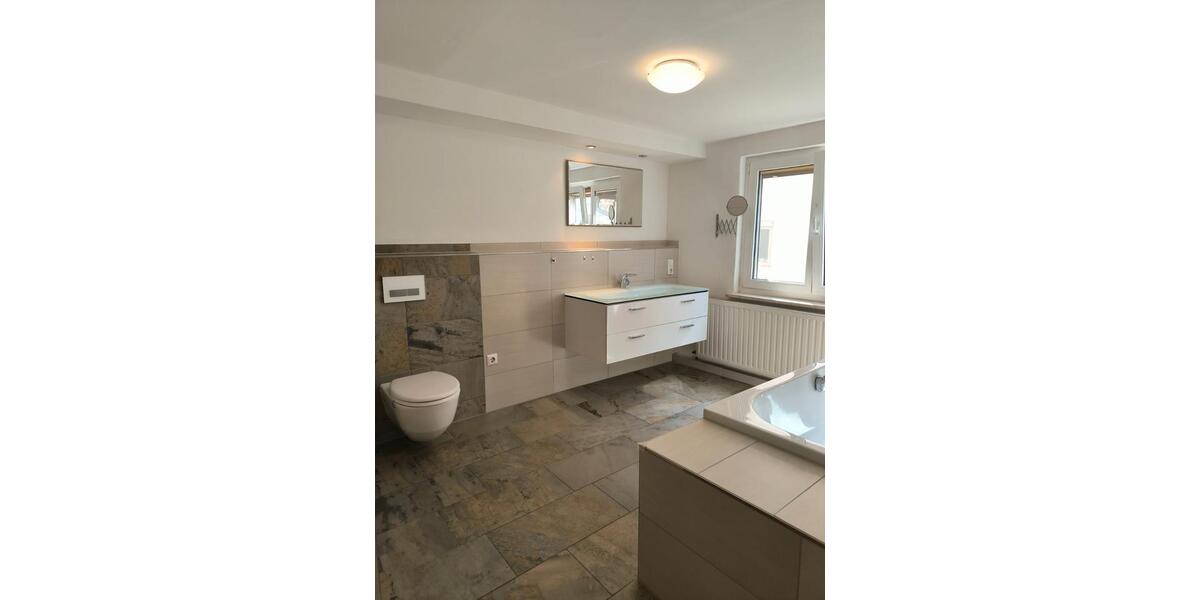 Einfamilienhaus Ebern - 7 Zimmer, 120 m&sup2;, 190.000&euro; | Angebot:27084162