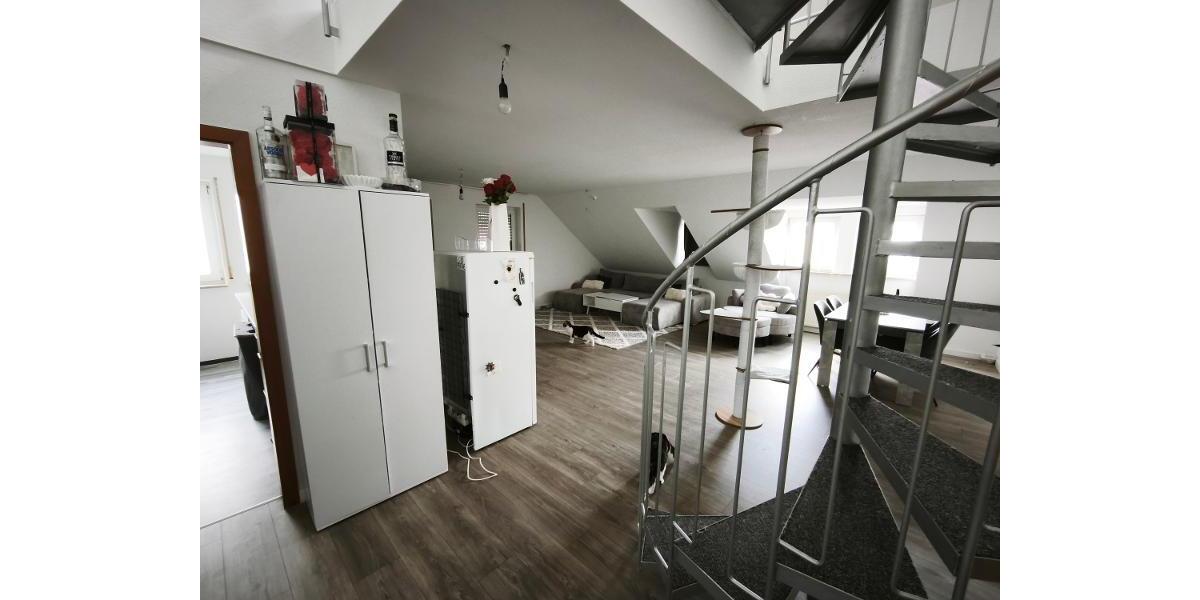 moderne 3 Zi. DG (2. OG) Wohnung mit Balkon und KFZ-Stellplatz - Etagenwohnung Uehlfeld | Angebot:26704502