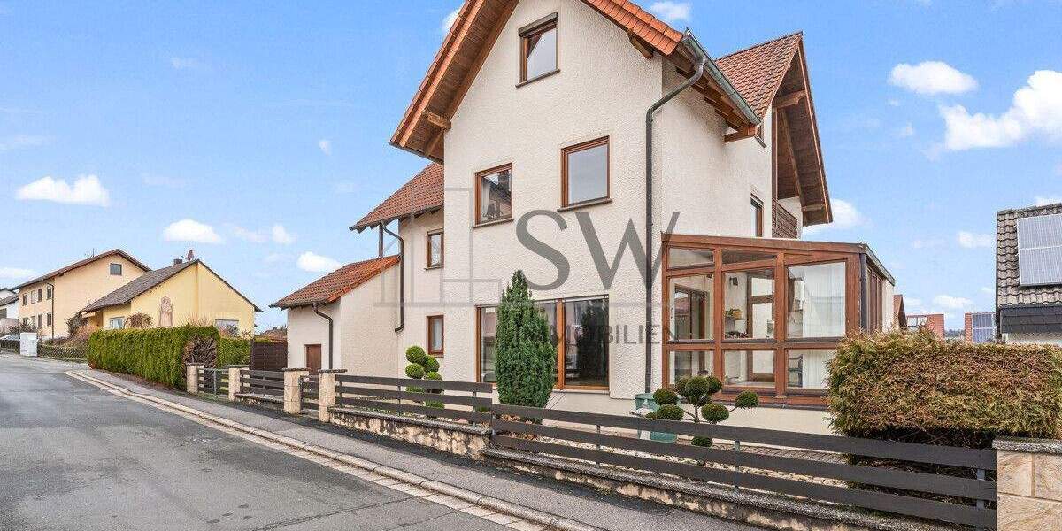 Einfamilienhaus Burgebrach - 9 Zimmer, 227 m&sup2;, 550.000&euro; | Angebot:25685831