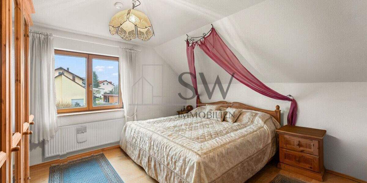 Einfamilienhaus Burgebrach - 9 Zimmer, 227 m&sup2;, 550.000&euro; | Angebot:25685831