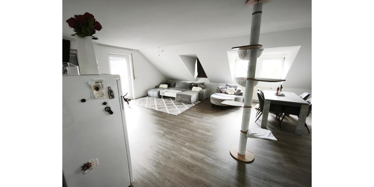 moderne 3 Zi. DG (2. OG) Wohnung mit Balkon und KFZ-Stellplatz - Etagenwohnung Uehlfeld | Angebot:26704502