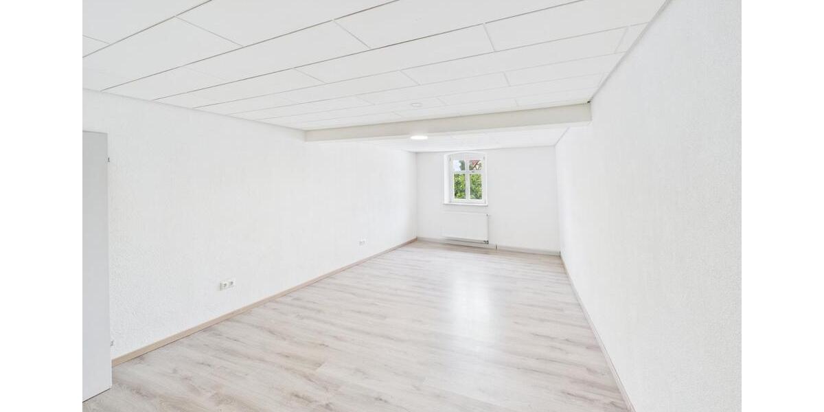 Reihenhaus Baunach - 9 Zimmer, 280 m&sup2;, 2.100&euro; | Angebot:24609355