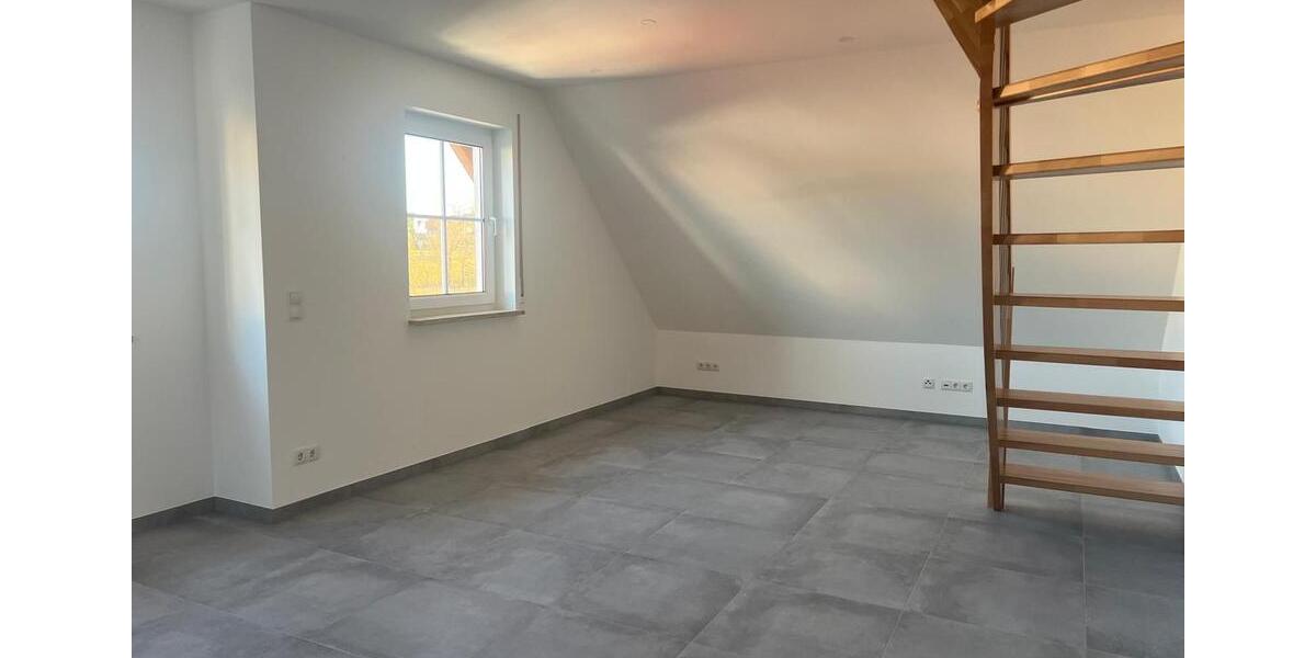 Dachgeschoßwohnung Rentweinsdorf - 2 Zimmer, 50 m&sup2;, 570&euro; | Angebot:25839201
