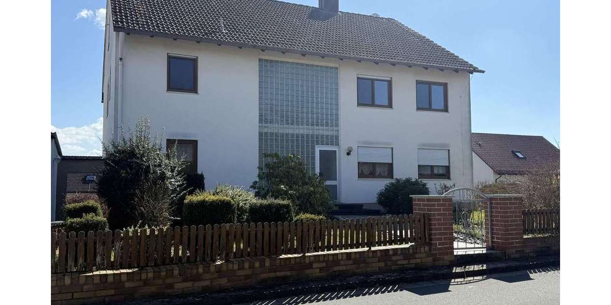 Einfamilienhaus Uehlfeld - 10 Zimmer, 227 m&sup2;, 450.000&euro; | Angebot:26032476