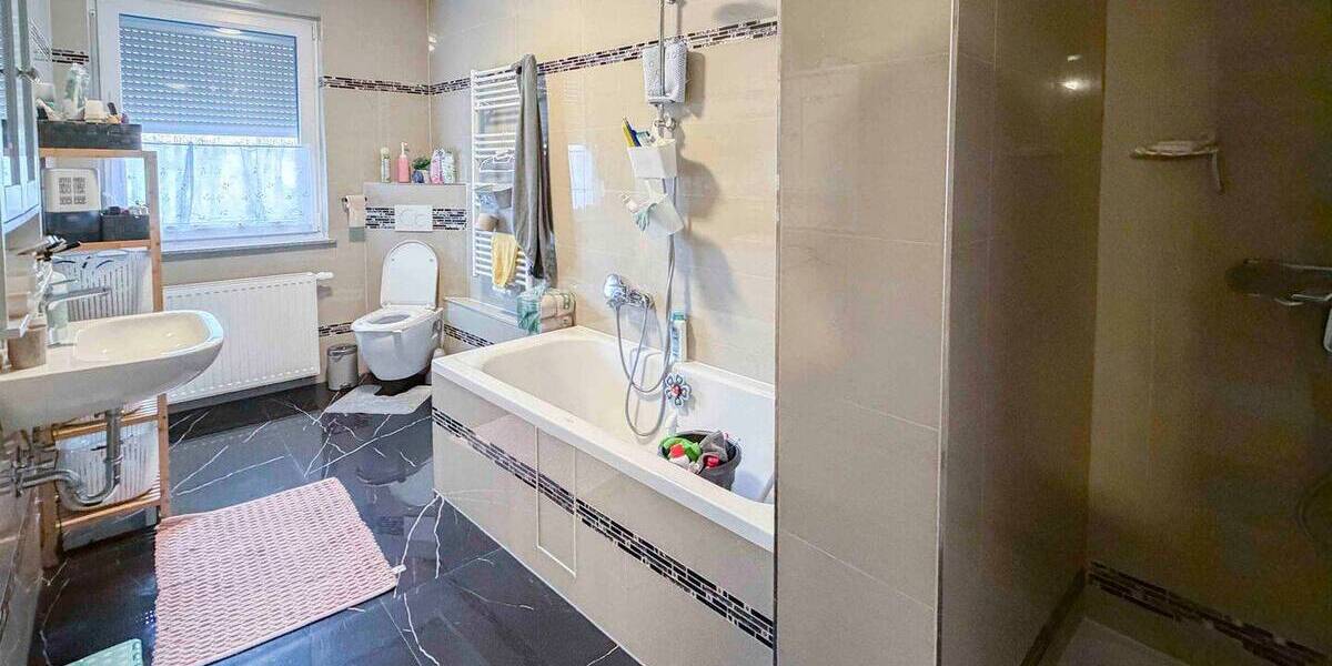 Reihenmittelhaus Gerach - 5 Zimmer, 144 m&sup2;, 225.000&euro; | Angebot:26912927