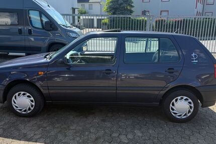 VW Golf 95.000 km 2.399 &euro; Forchheim 91301