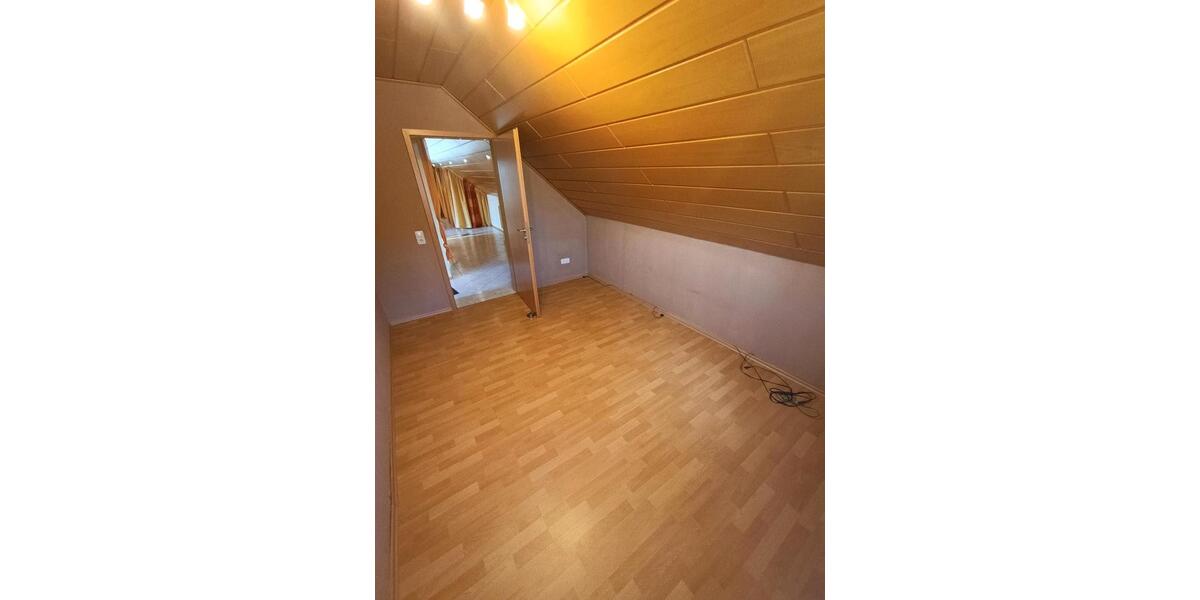 Dachgeschoßwohnung Heiligenstadt in Oberfranken - 2.5 Zimmer, 70 m&sup2;, 475&euro; | Angebot:25403434