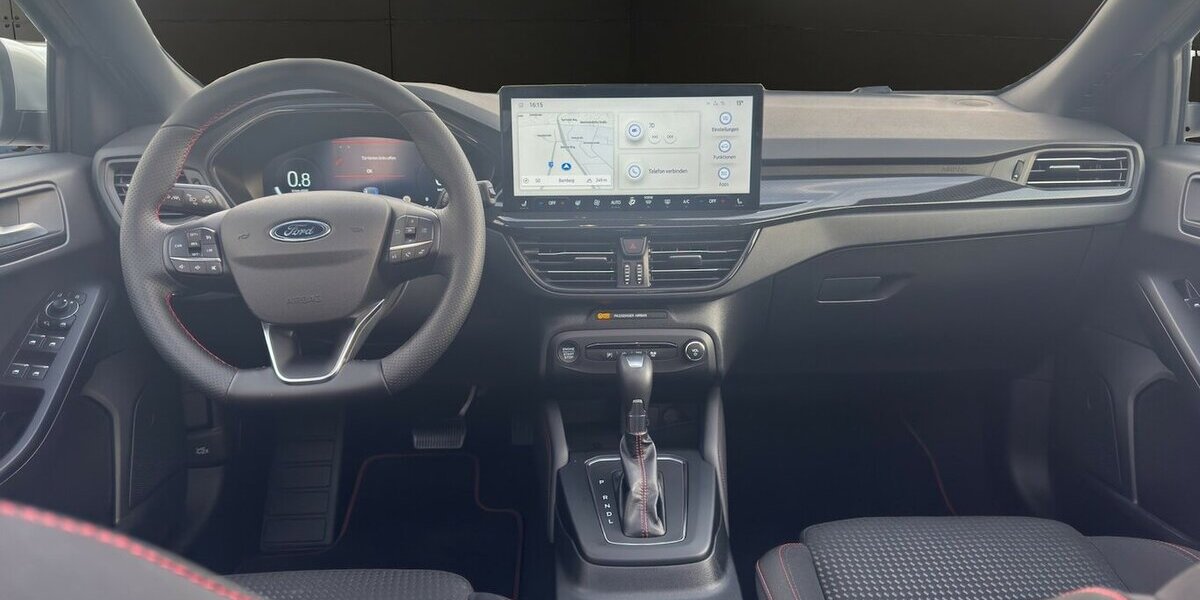 Ford Focus Turnier ST-Line X*Aut./Pano/AHK/Navi/SHZG/PD 17.607 km 22.490 &euro; Bamberg 96052