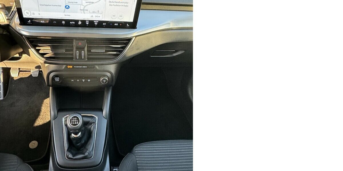 Ford Focus Titanium *Navi/SHZG/LED/TPMT/PDC/1.HD* 18.680 km 18.770 &euro; Bamberg 96052