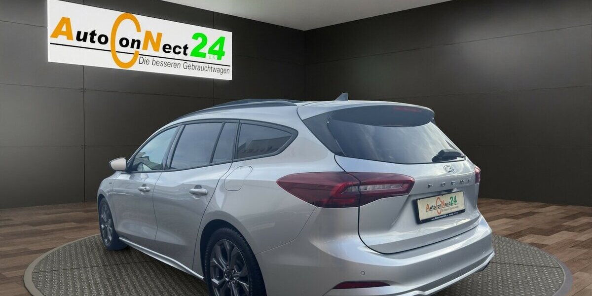 Ford Focus Turnier ST-Line X*Aut./Pano/AHK/Navi/SHZG/PD 17.607 km 22.490 &euro; Bamberg 96052
