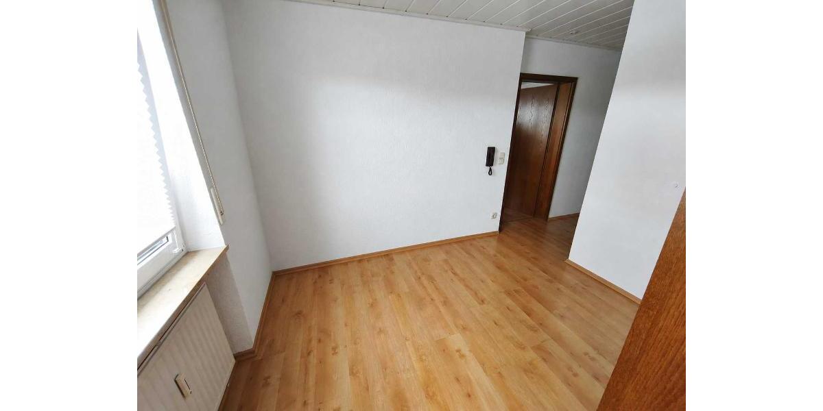 3 Zi. Wohnung im EG mit Terrasse, Gartenmktbenutzung und Garage - Etagenwohnung Hessdorf | Angebot:27314099
