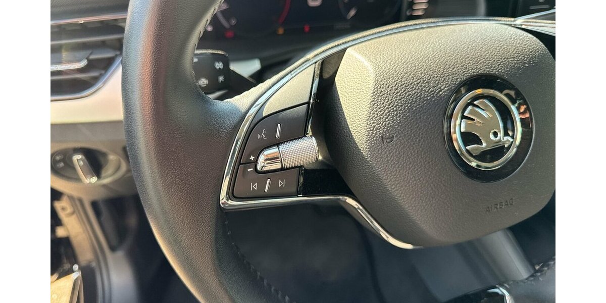 Skoda Scala TSi Clever * LED/Navi-Amundsen/virt.Cockpit/ 27.272 km 17.490 &euro; Bamberg 96052