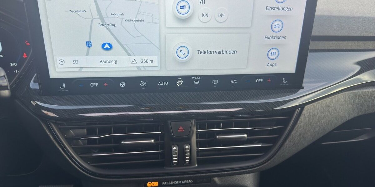 Ford Focus Turnier ST-Line X*Aut./Pano/AHK/Navi/SHZG/PD 17.607 km 22.490 &euro; Bamberg 96052