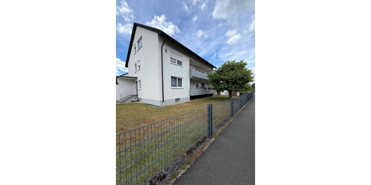 Etagenwohnung Adelsdorf - 4 Zimmer, 106 m&sup2;, 950&euro; | Angebot:26833691