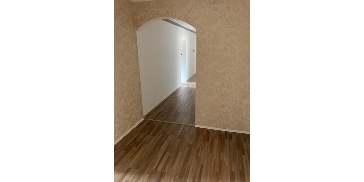 Etagenwohnung Schlüsselfeld - 5 Zimmer, 150 m&sup2;, 1.200&euro; | Angebot:26699657