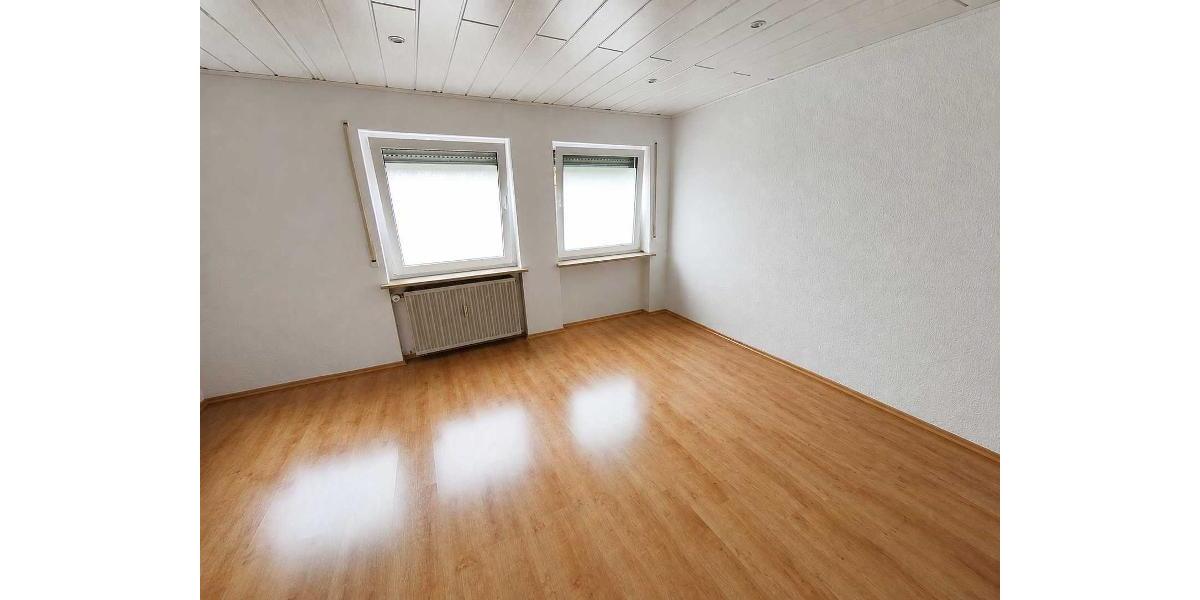3 Zi. Wohnung im EG mit Terrasse, Gartenmktbenutzung und Garage - Etagenwohnung Hessdorf | Angebot:27314099