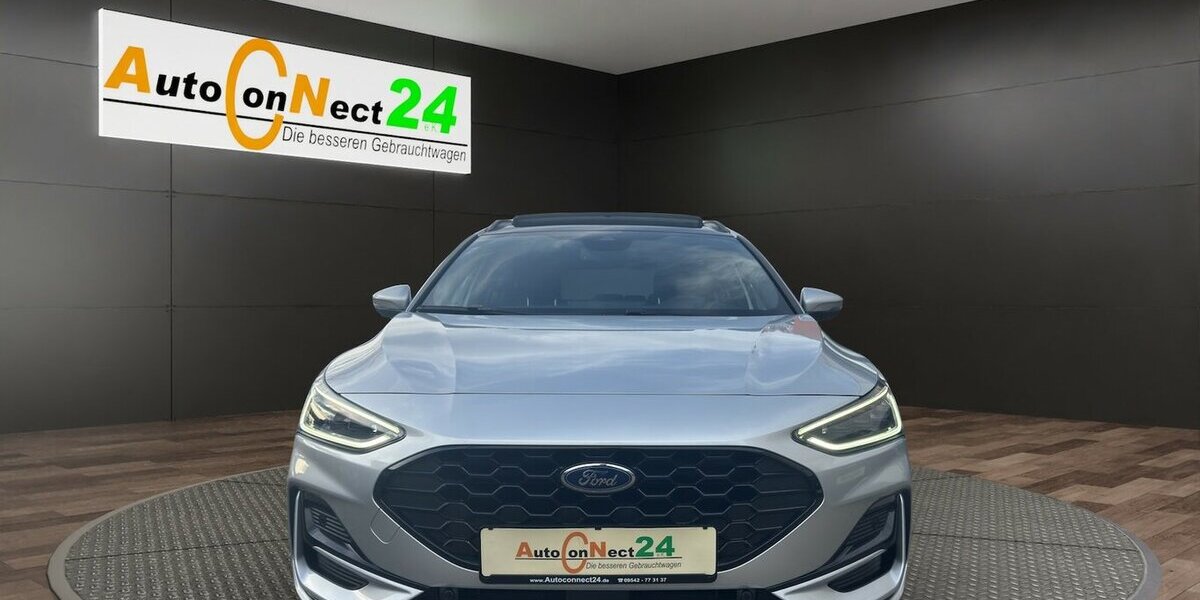Ford Focus Turnier ST-Line X*Aut./Pano/AHK/Navi/SHZG/PD 17.607 km 22.490 &euro; Bamberg 96052