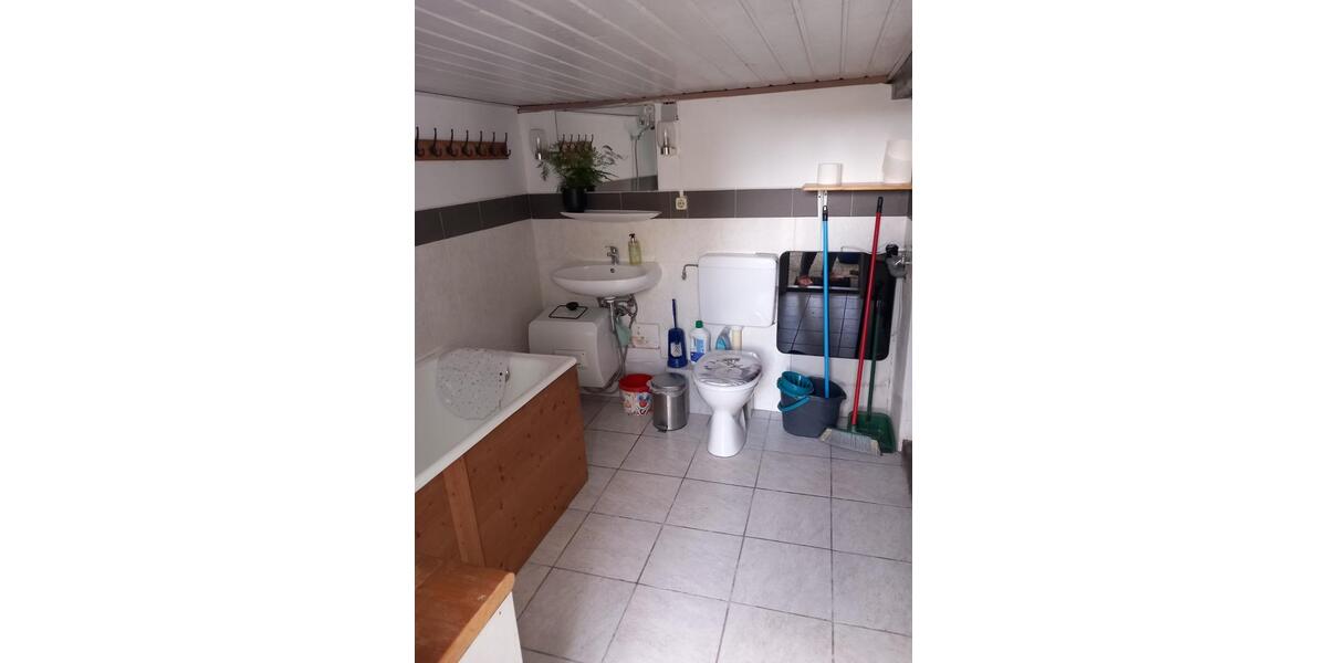 Etagenwohnung Burghaslach - 4 Zimmer, 75 m&sup2;, 89.000&euro; | Angebot:25804572