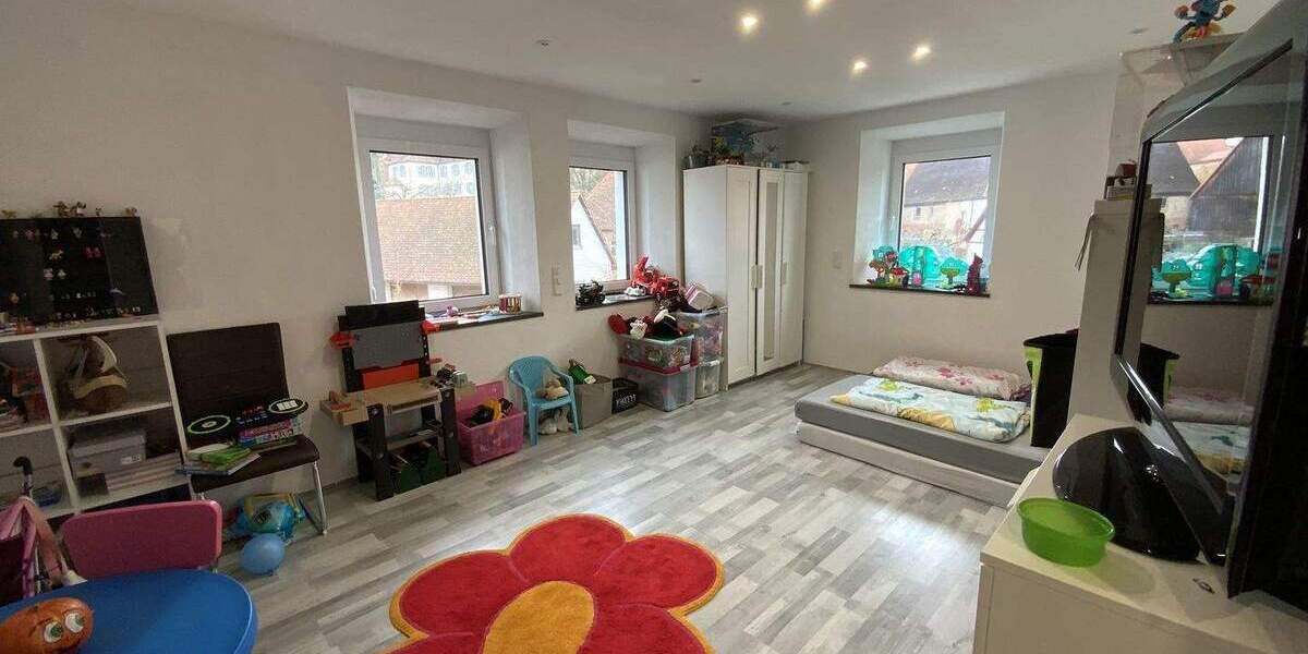 Mehrfamilienhaus, Wohnhaus Pretzfeld - 7 Zimmer, 194 m&sup2;, 625.000&euro; | Angebot:25692198