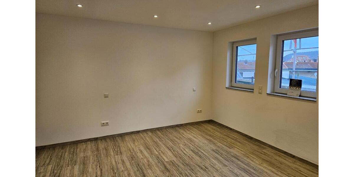 Dachgeschoßwohnung Knetzgau - 3 Zimmer, 91 m&sup2;, 860&euro; | Angebot:25705628