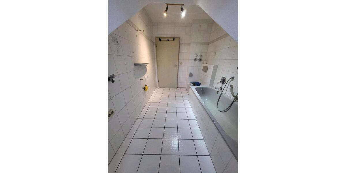 Dachgeschoßwohnung Eltmann - 3 Zimmer, 69 m&sup2;, 185.000&euro; | Angebot:25403544