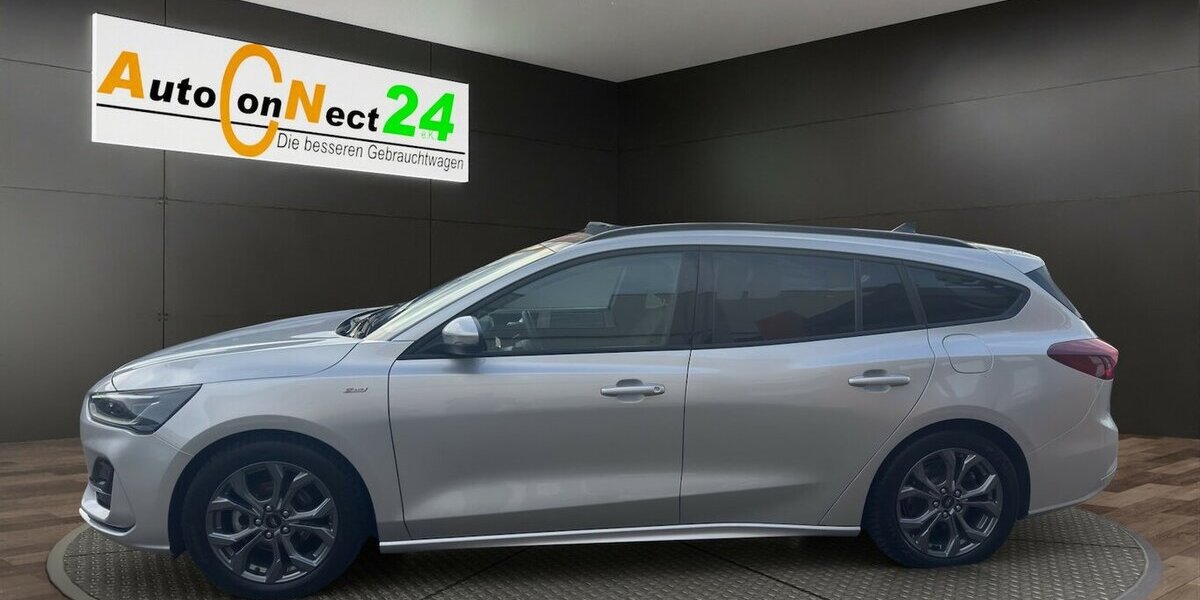 Ford Focus Turnier ST-Line X*Aut./Pano/AHK/Navi/SHZG/PD 17.607 km 22.490 &euro; Bamberg 96052