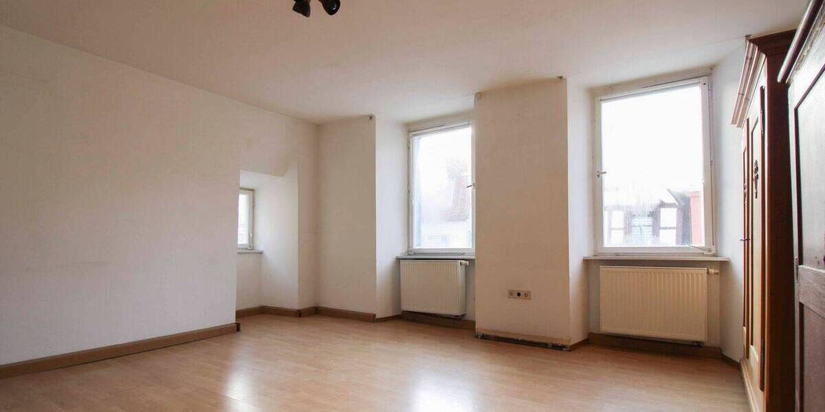 Mehrfamilienhaus, Wohnhaus Forchheim - 7 Zimmer, 198 m&sup2;, 450.000&euro; | Angebot:26827732