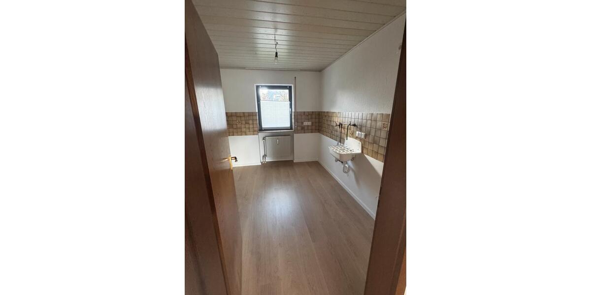 Erdgeschoßwohnung Eggolsheim - 5 Zimmer, 120 m&sup2;, 1.200&euro; | Angebot:25994496