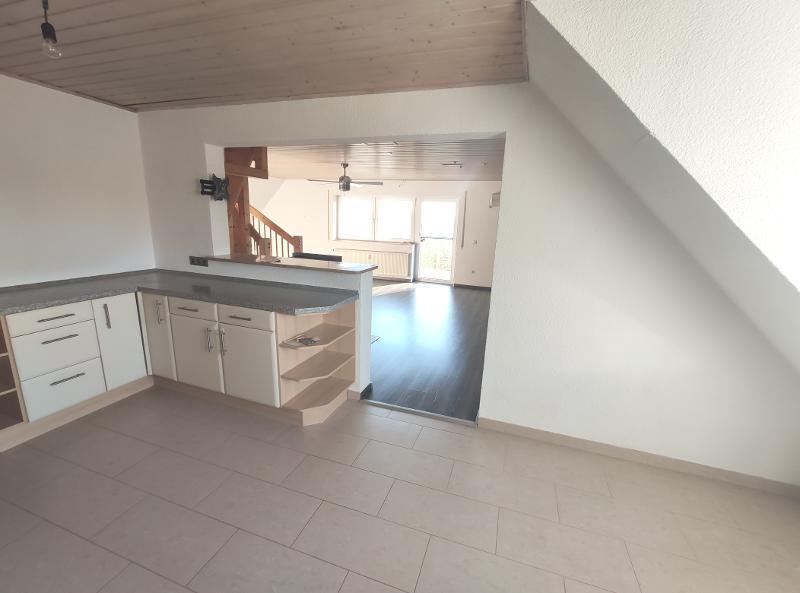 Große Maisonette mit Klimaanlagen (aktuell in 2 Wohnungen unterteilt) mit 2 Balkonen, 2 Einbauküchen und 2 Stellplätzen - Etagenwohnung Hausen | Angebot:20238797