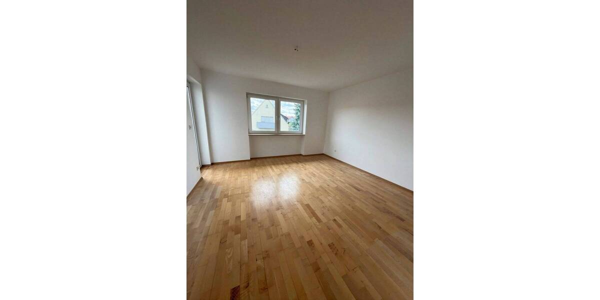 Etagenwohnung Adelsdorf - 4 Zimmer, 106 m&sup2;, 950&euro; | Angebot:26833691
