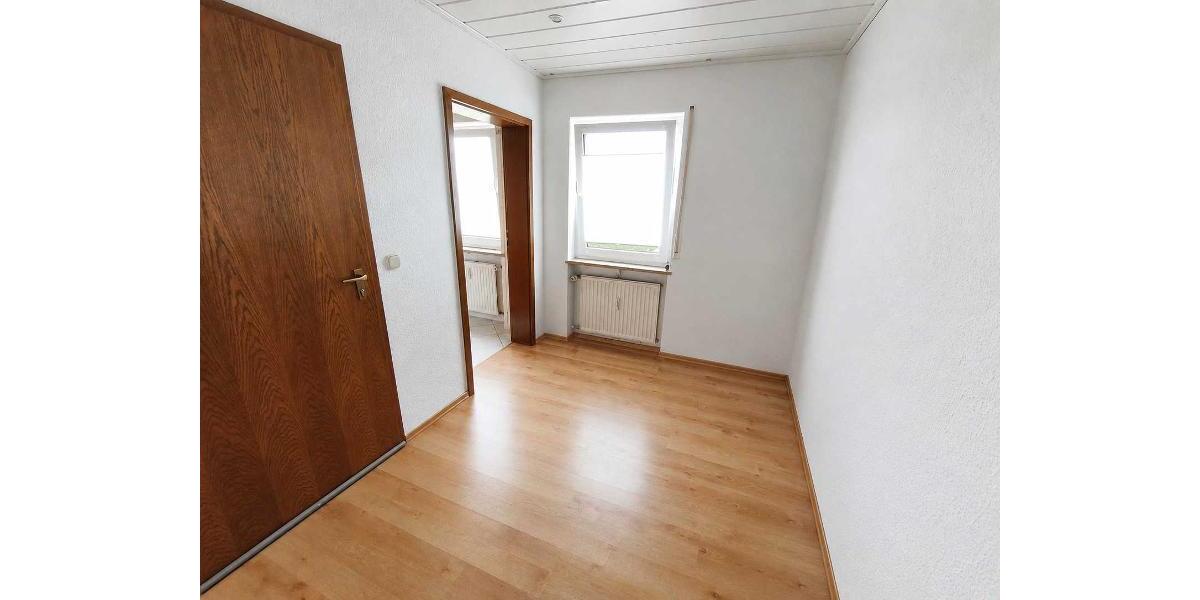 3 Zi. Wohnung im EG mit Terrasse, Gartenmktbenutzung und Garage - Etagenwohnung Hessdorf | Angebot:27314099