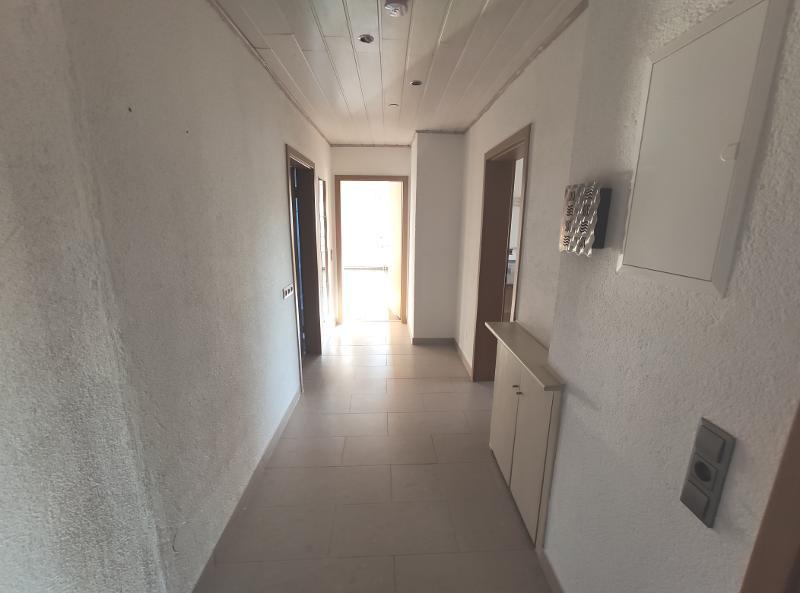 Große Maisonette mit Klimaanlagen (aktuell in 2 Wohnungen unterteilt) mit 2 Balkonen, 2 Einbauküchen und 2 Stellplätzen - Etagenwohnung Hausen | Angebot:20238797