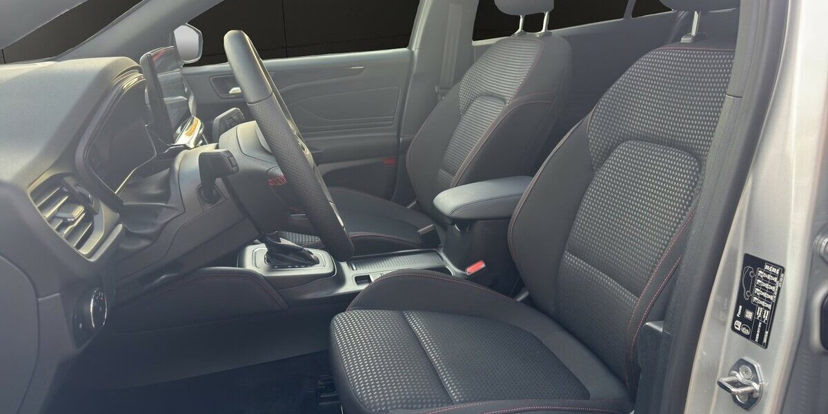 Ford Focus Turnier ST-Line X*Aut./Pano/AHK/Navi/SHZG/PD 17.607 km 22.490 &euro; Bamberg 96052